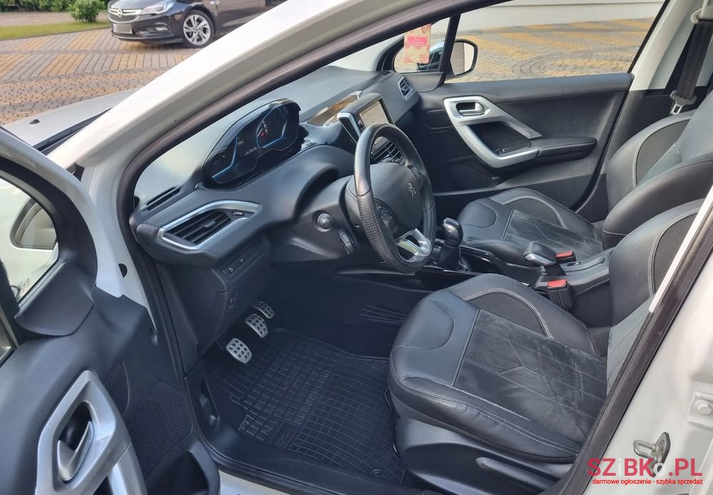 2017' Peugeot 2008 photo #6