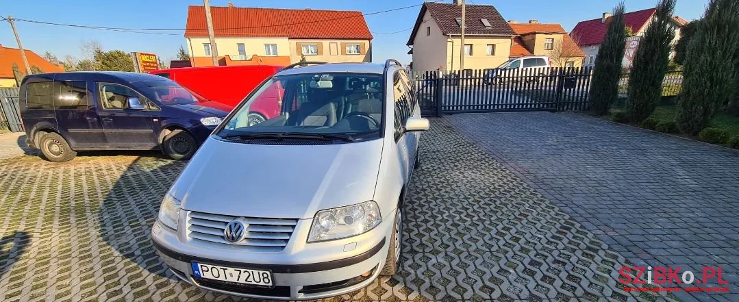 2002' Volkswagen Sharan photo #3