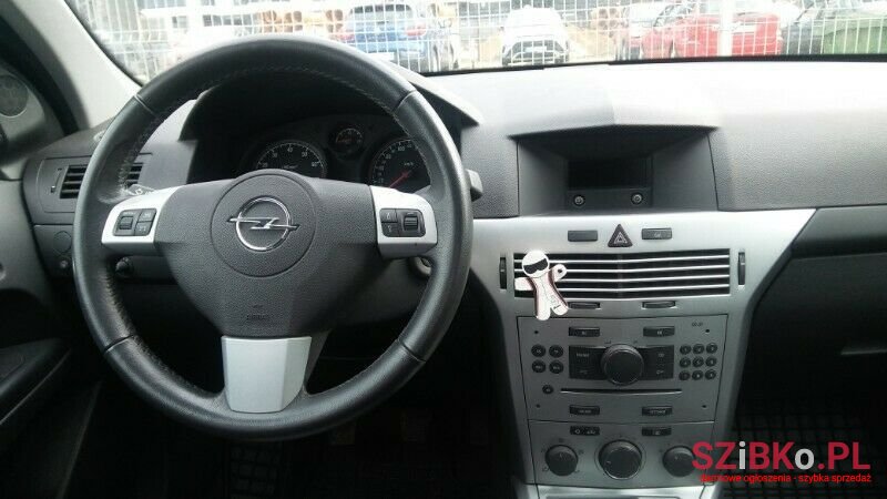 2012' Opel Astra photo #3