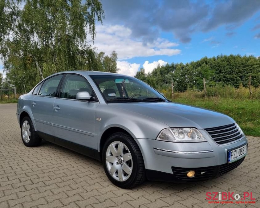 2002' Volkswagen Passat photo #1