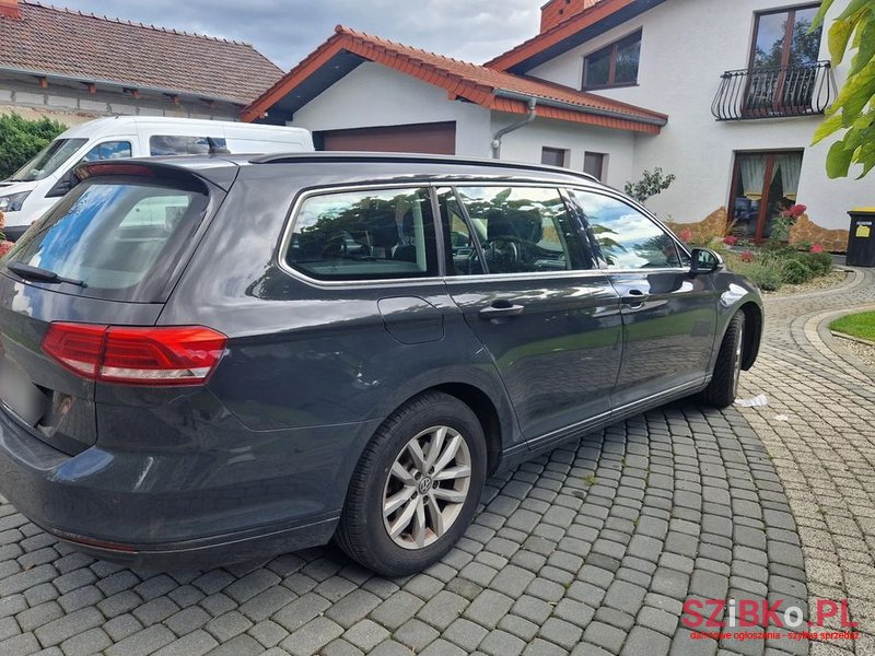 2019' Volkswagen Passat photo #2