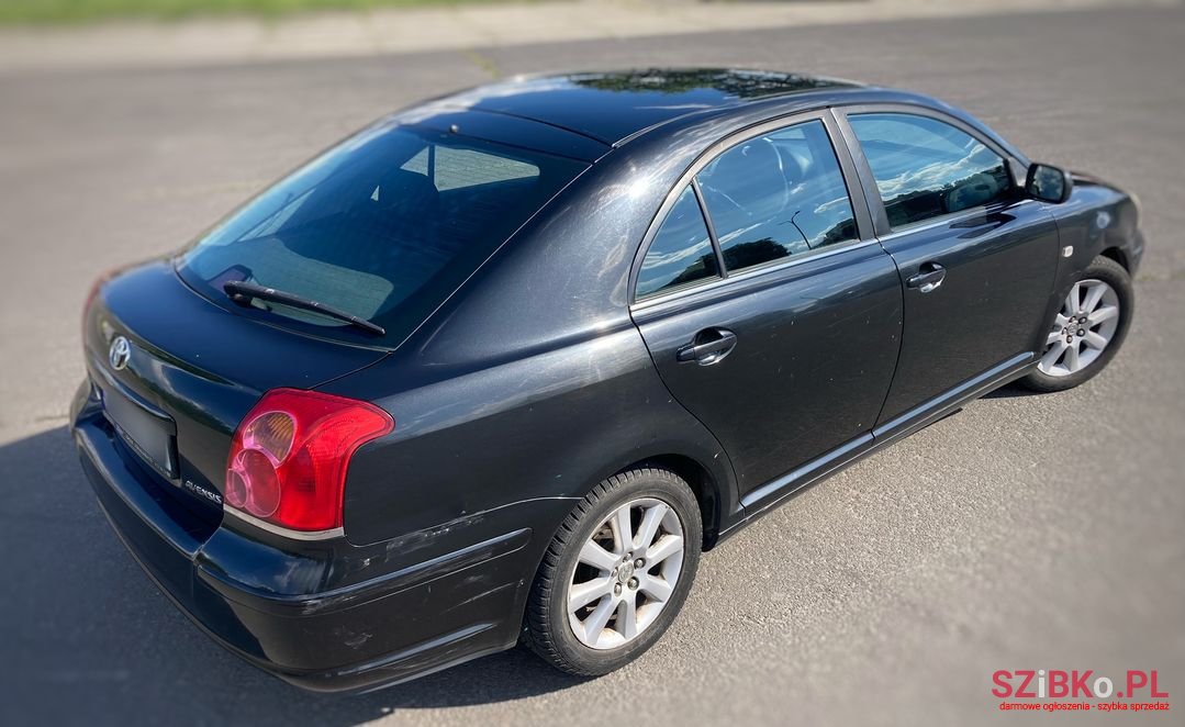 2004' Toyota Avensis photo #4