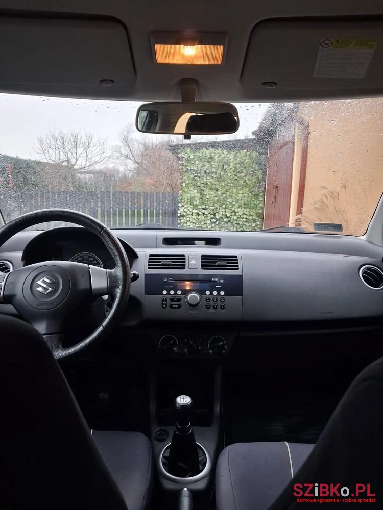 2009' Suzuki Swift 1.3 Sakura photo #5