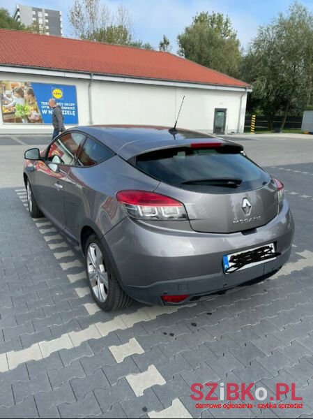 2011' Renault Megane photo #2