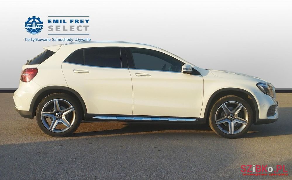 2017' Mercedes-Benz GLA photo #6