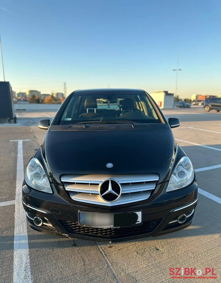 2011' Mercedes-Benz B-Class 180 Cdi photo #1