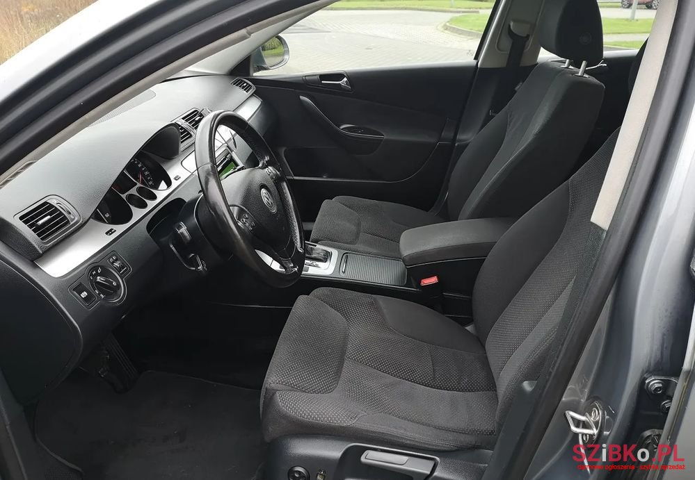 2007' Volkswagen Passat photo #6