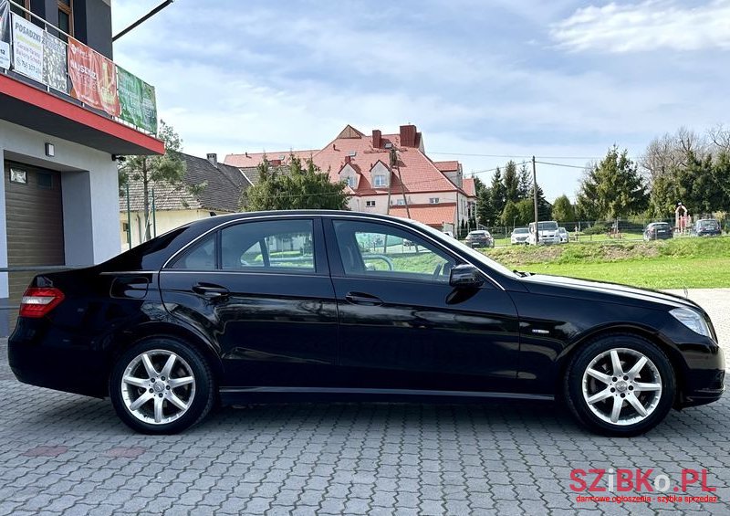 2011' Mercedes-Benz E-Class 220 photo #6