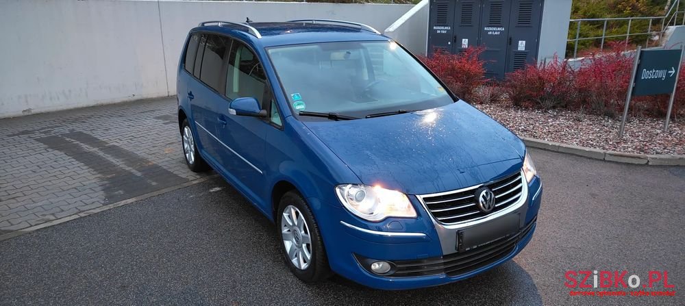 2008' Volkswagen Touran photo #6