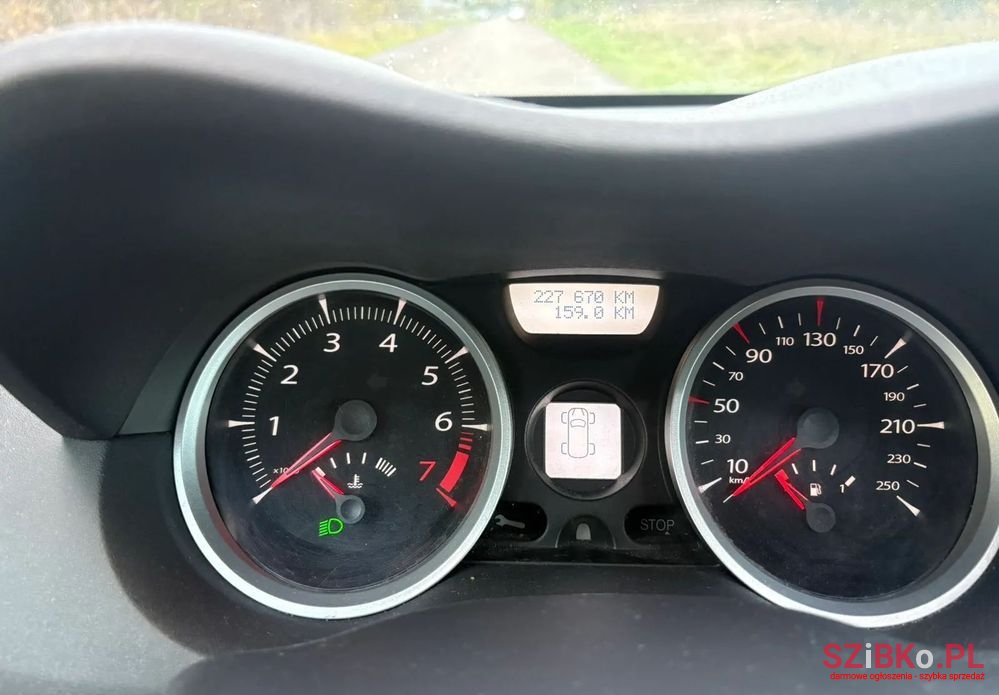 2008' Renault Megane photo #5