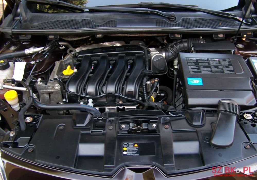 2011' Renault Megane photo #2