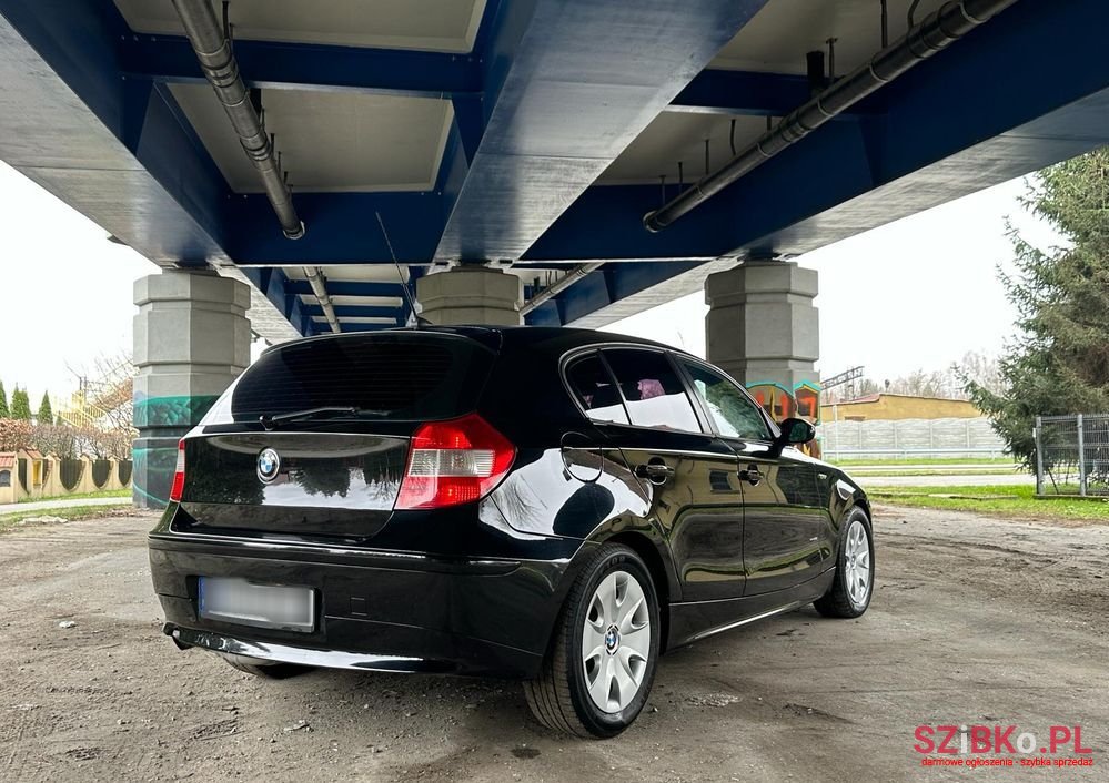 2005' BMW 1 Series 116I photo #3