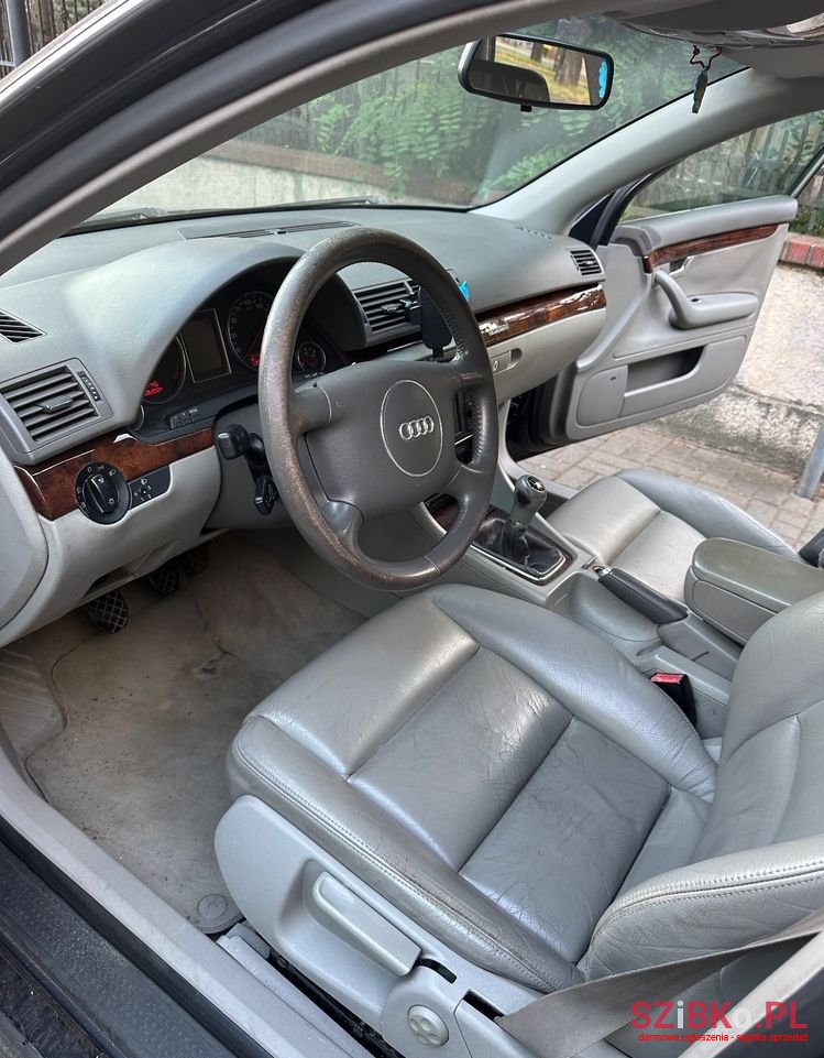 2001' Audi A4 Avant photo #5