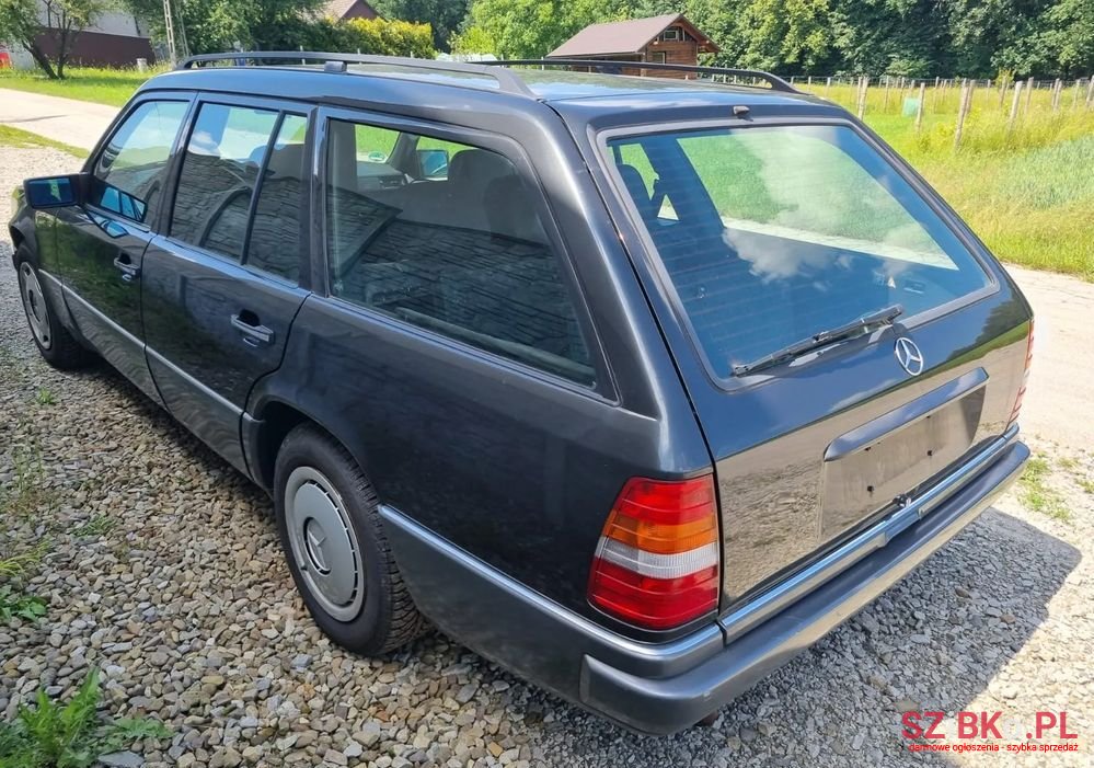 1994' Mercedes-Benz E-Class 220 T photo #2