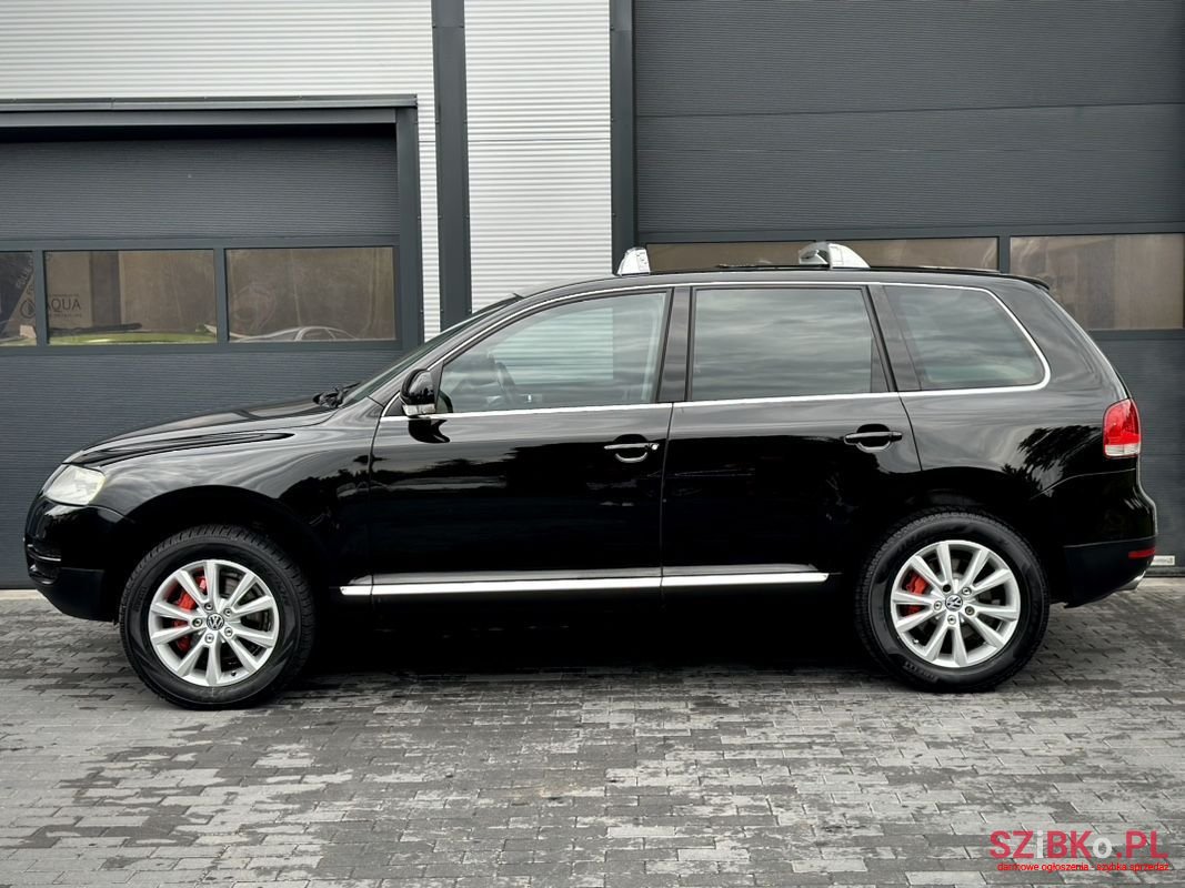 2004' Volkswagen Touareg photo #5