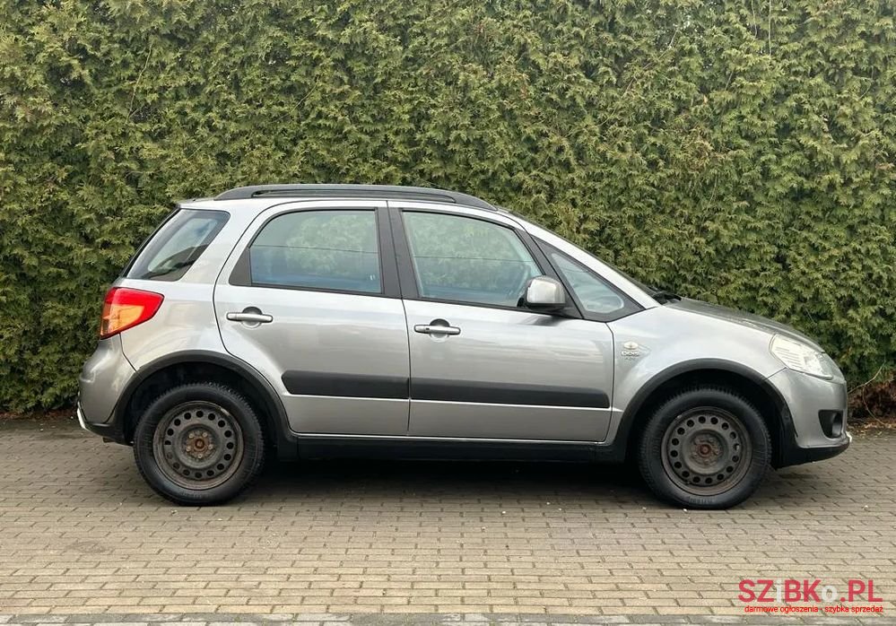 2009' Suzuki SX4 photo #3
