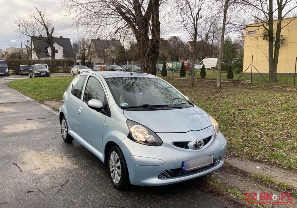 2006' Toyota Aygo photo #2