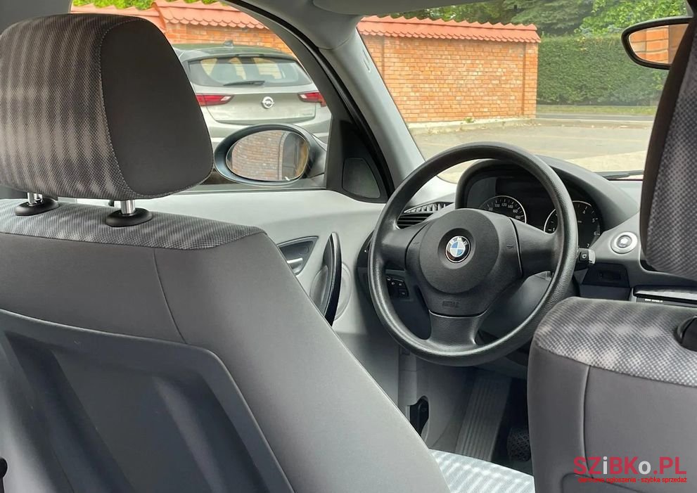 2005' BMW 1 Series 116I photo #6