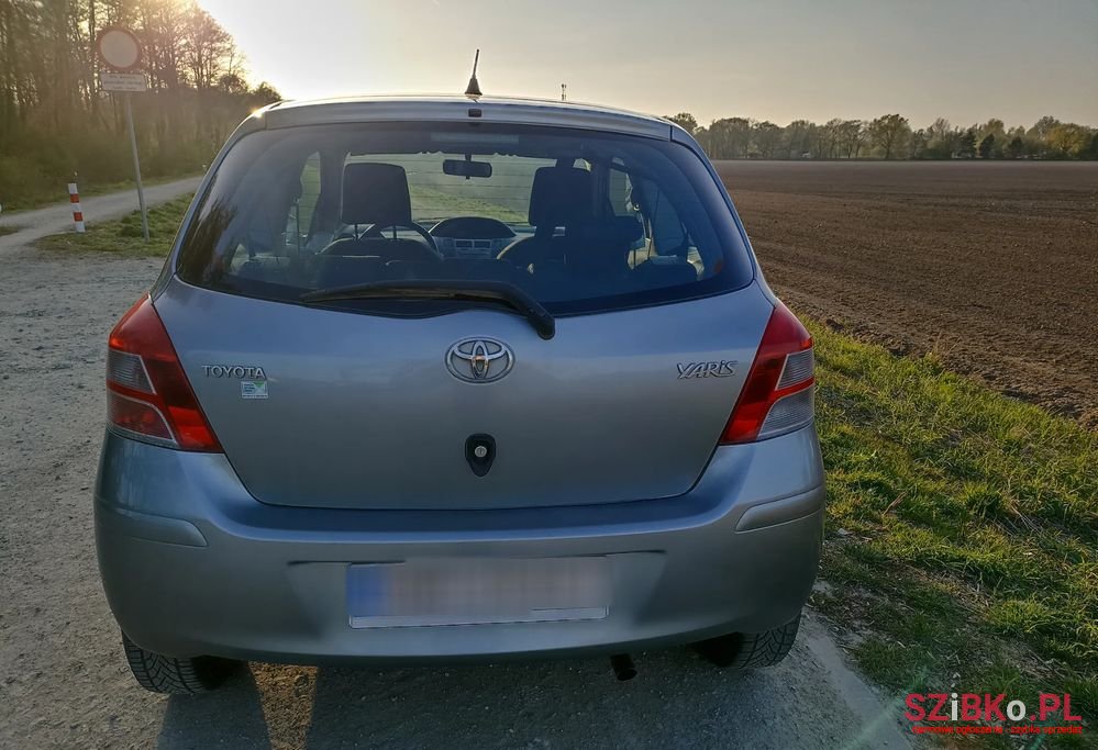 2010' Toyota Yaris photo #5