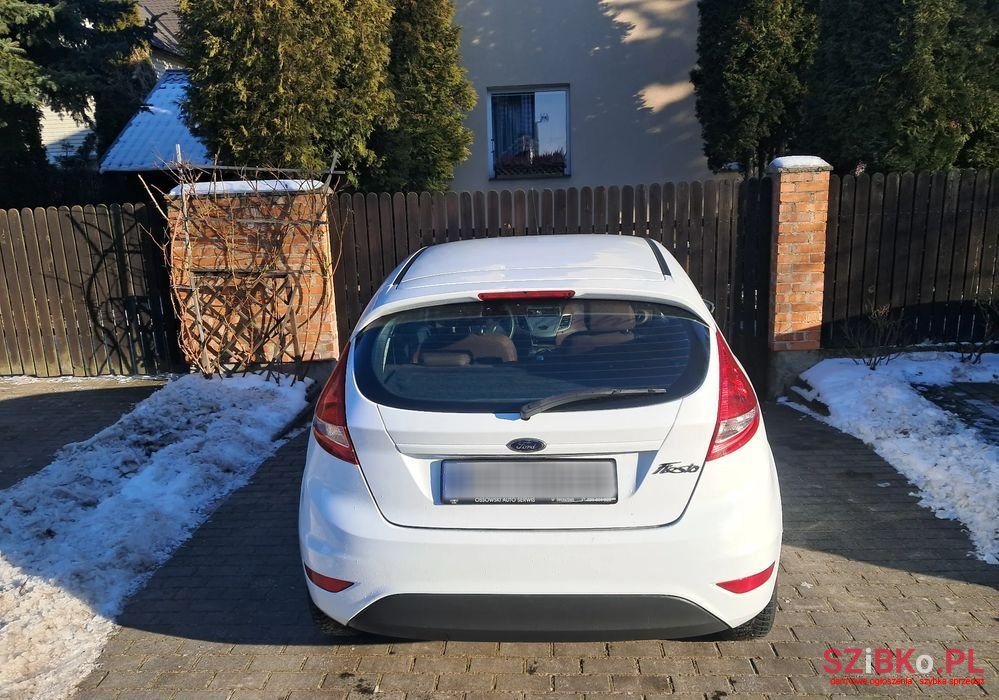 2010' Ford Fiesta photo #3