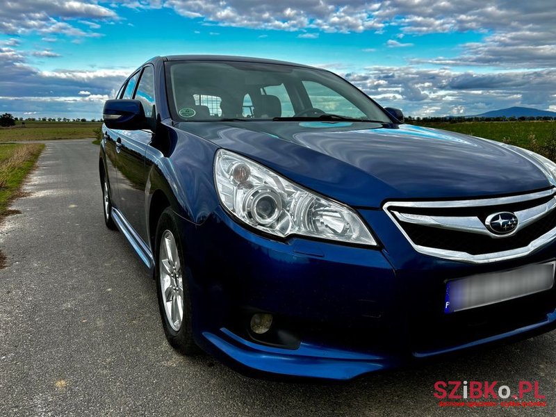 2011' Subaru Legacy photo #3