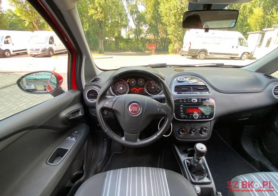 2011' Fiat Punto Evo photo #4