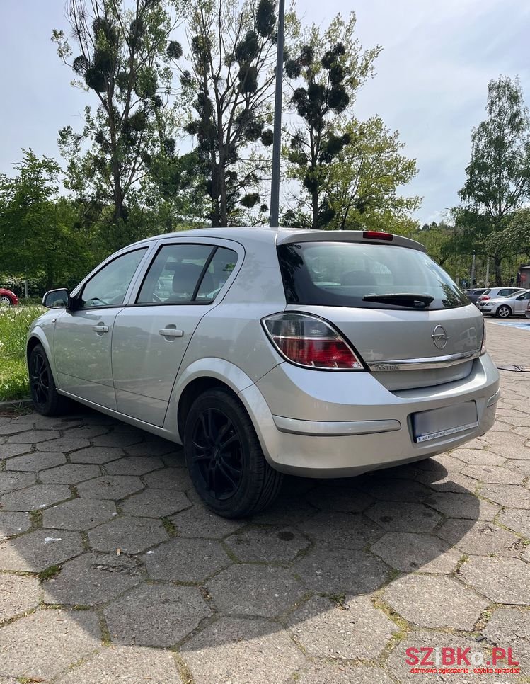 2011' Opel Astra Iii 1.6 photo #3