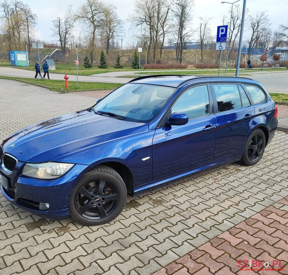 2010' BMW 3 Series photo #1