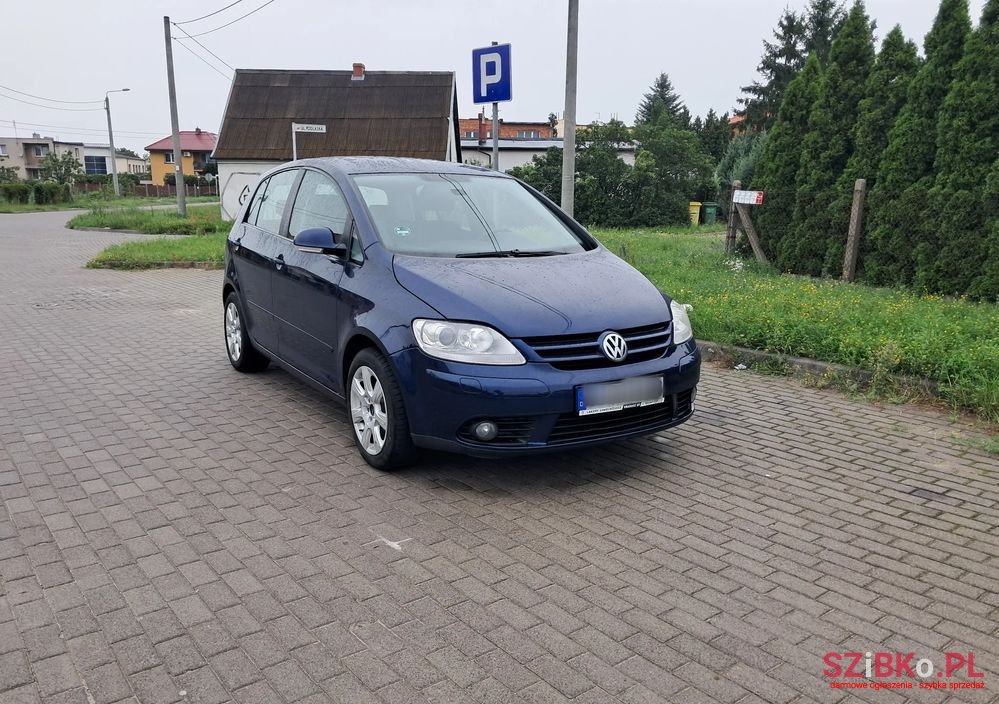 2006' Volkswagen Golf photo #2