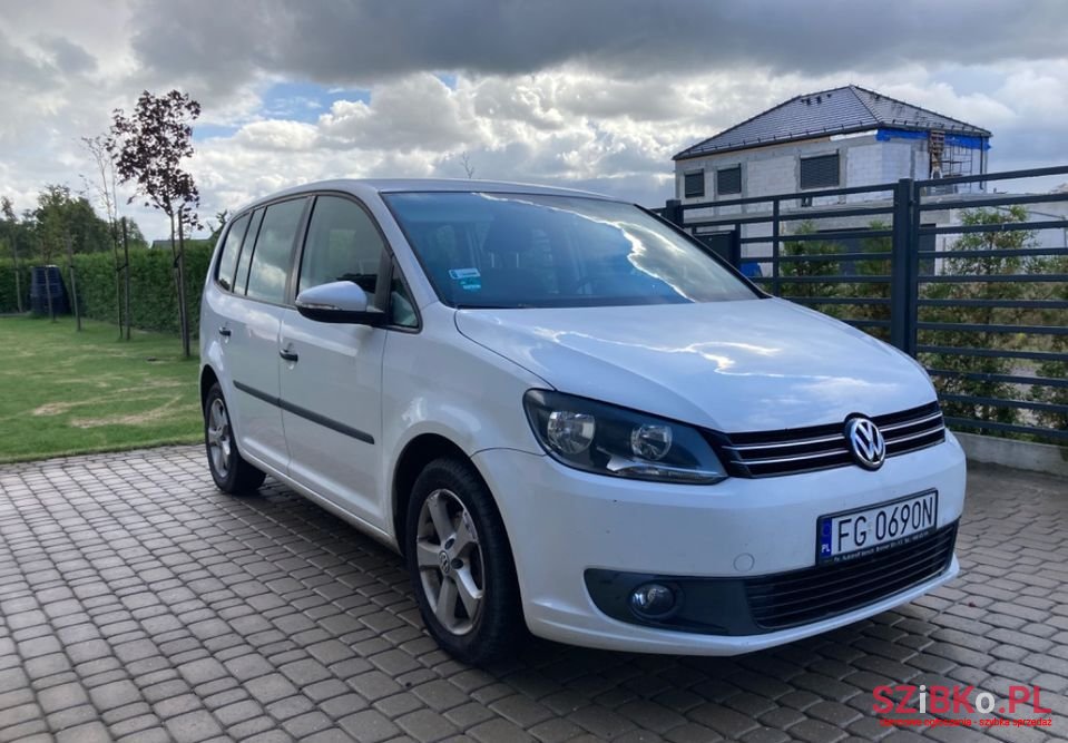 2010' Volkswagen Touran photo #2