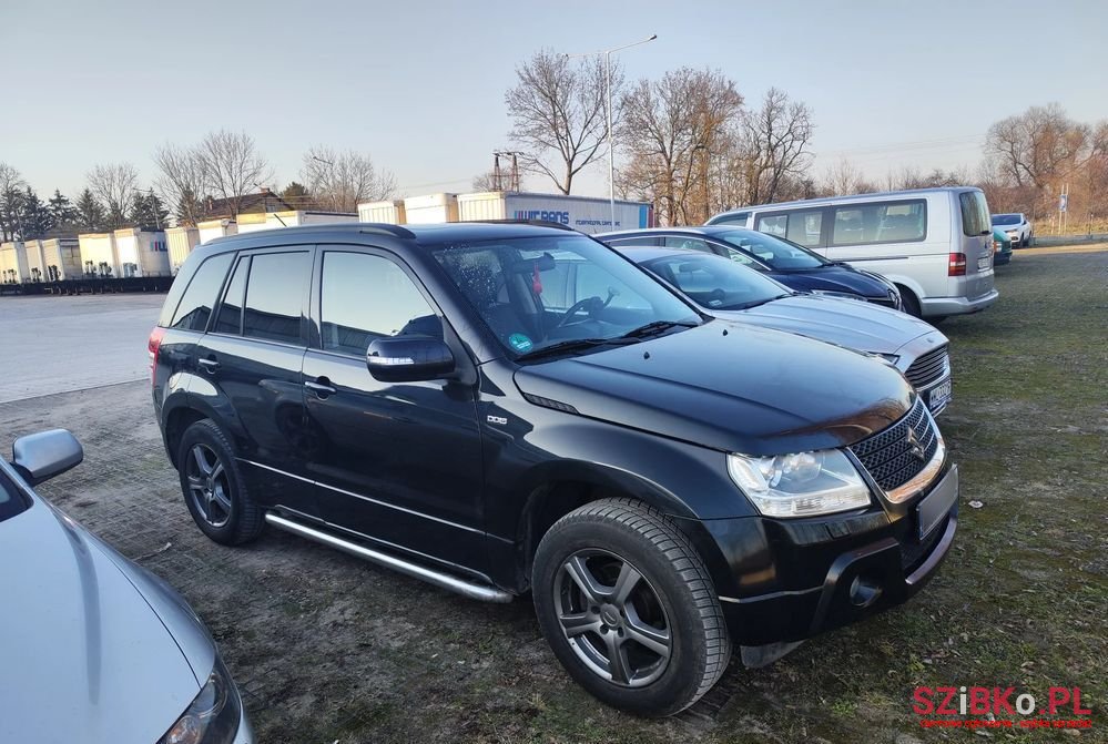 2010' Suzuki Grand Vitara photo #1
