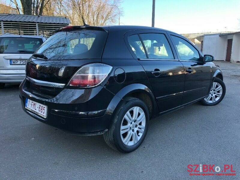 2010' Opel Astra photo #3