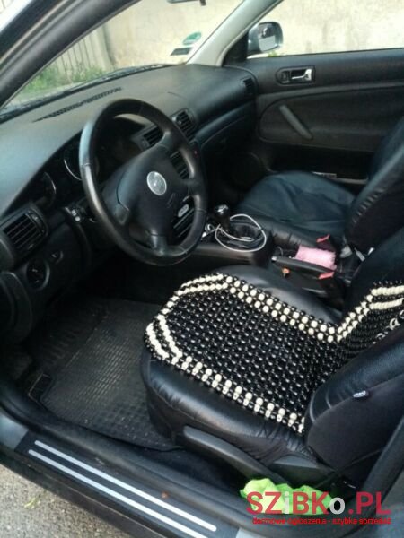 2001' Volkswagen Passat photo #1