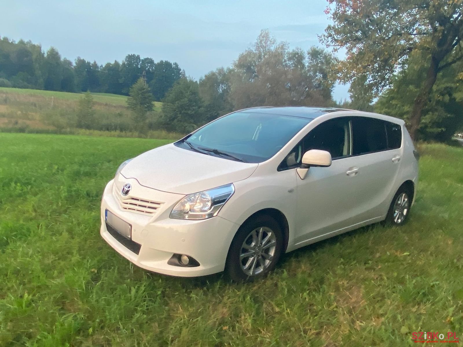 2011' Toyota Verso photo #2