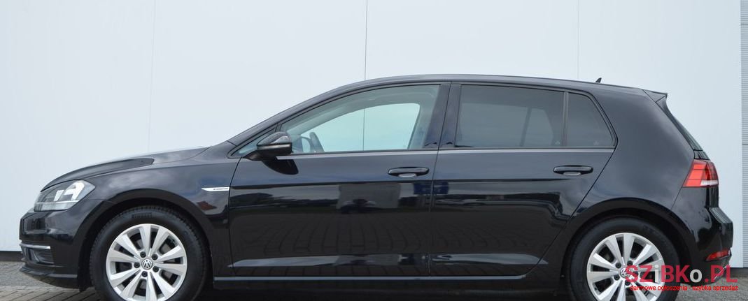 2018' Volkswagen Golf photo #2