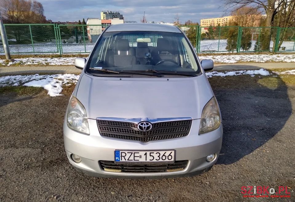 2003' Toyota Corolla Verso photo #2
