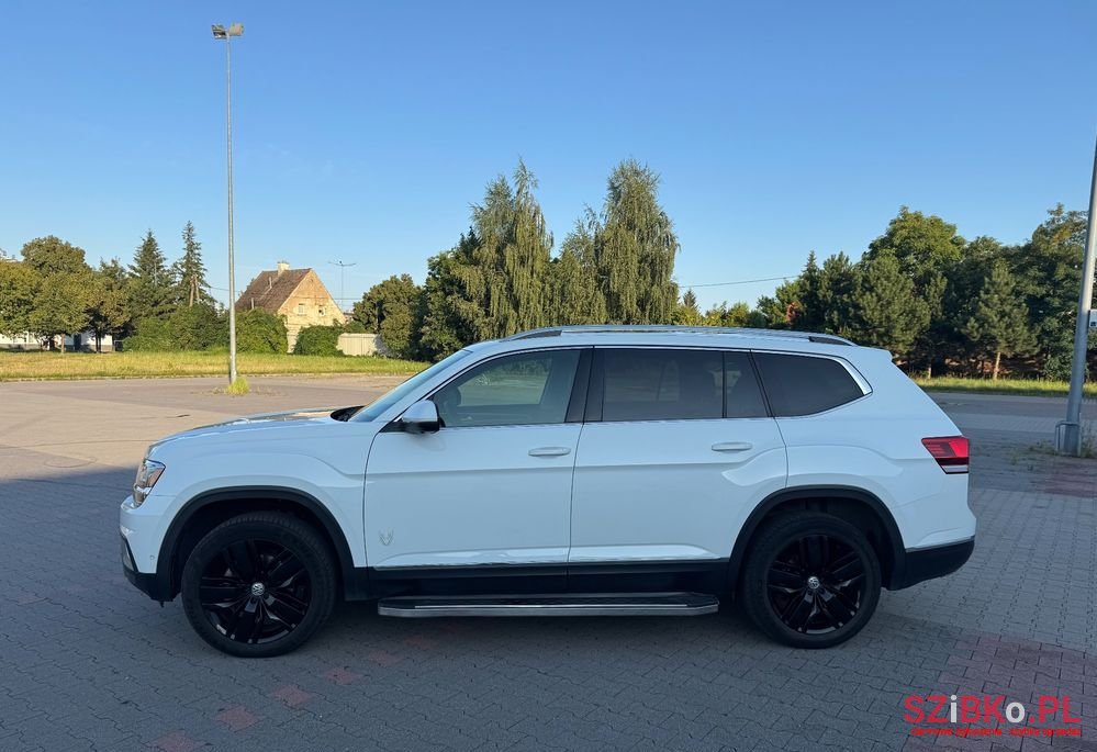 2019' Volkswagen Atlas photo #2