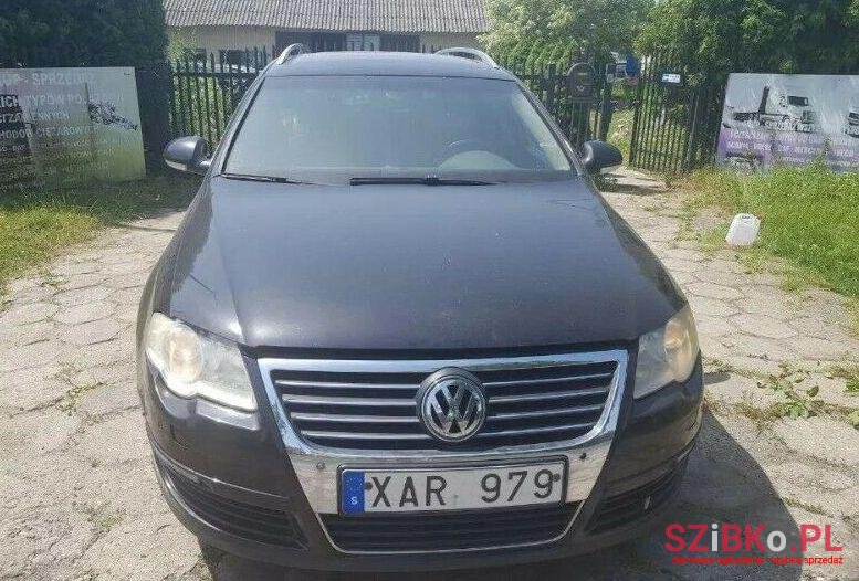 2005' Volkswagen Passat photo #2