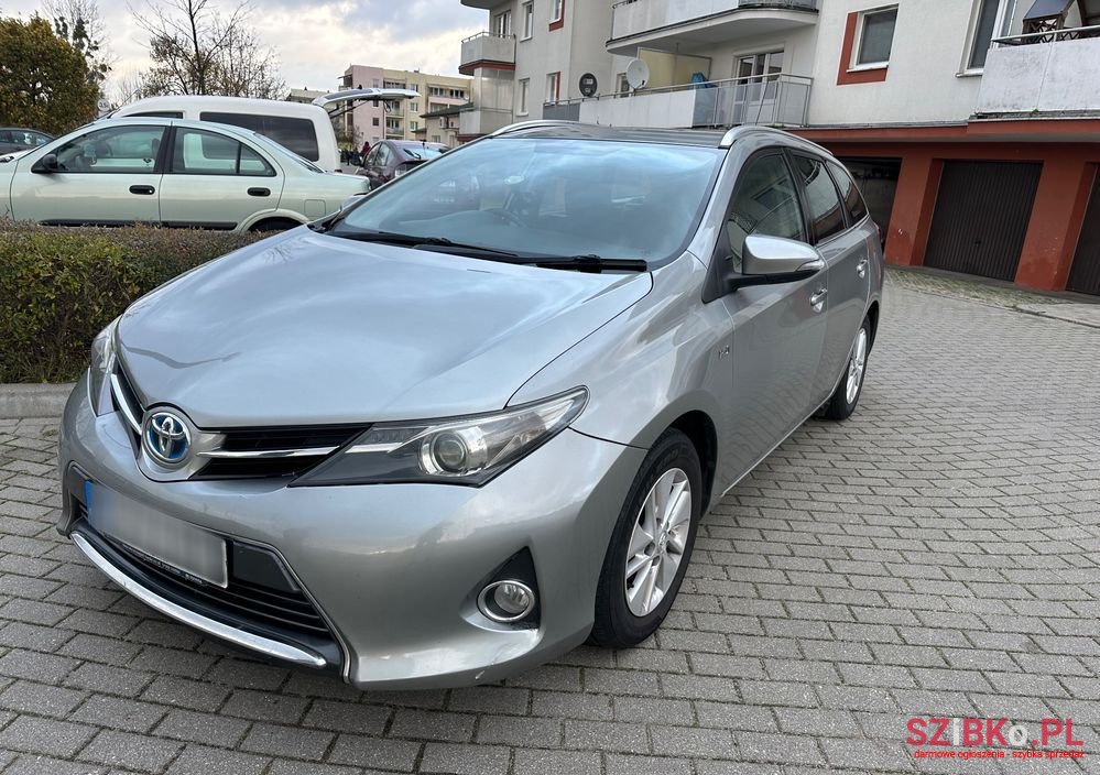 2013' Toyota Auris photo #1