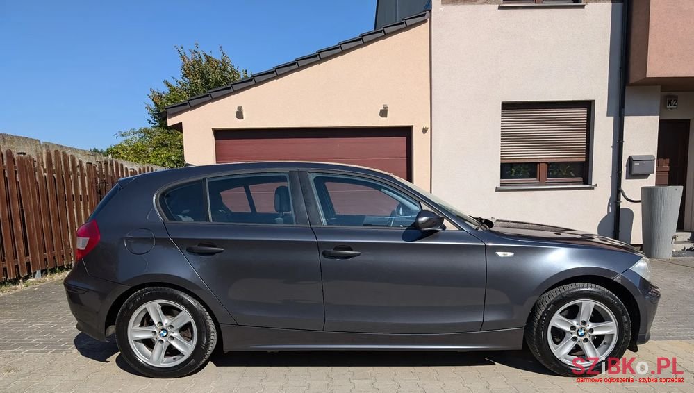 2006' BMW 1 Series 116I photo #4