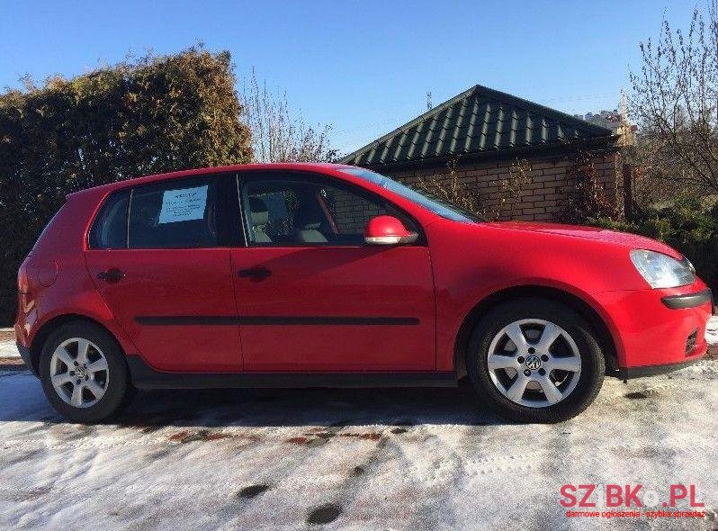 2004' Volkswagen Golf photo #2