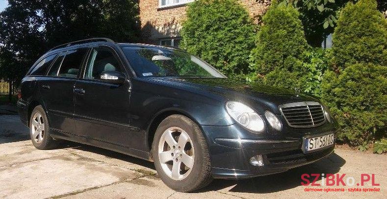 2004' Mercedes-Benz Klasa E photo #1