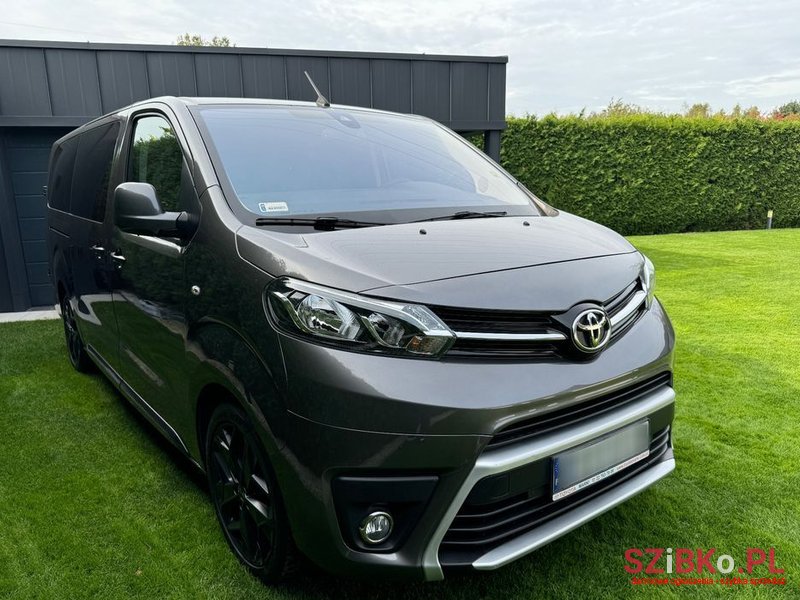 2018' Toyota ProAce Verso photo #2