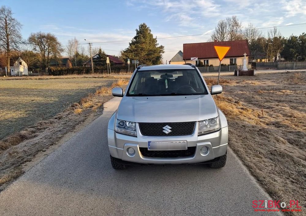 2009' Suzuki Grand Vitara 2.0 Comfort photo #1