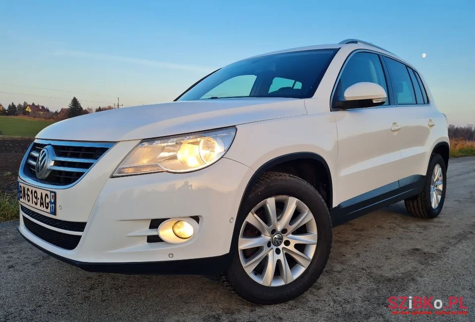 2011' Volkswagen Tiguan photo #1