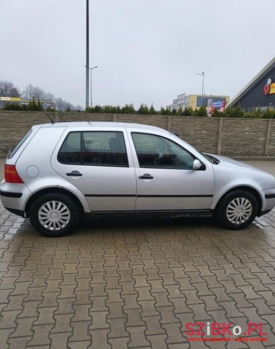 2001' Volkswagen Golf photo #3