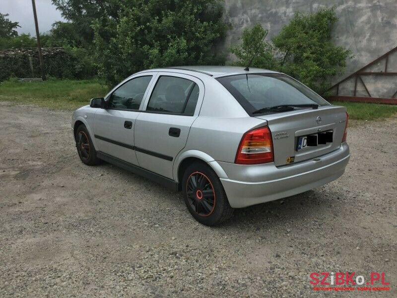 2005' Opel Astra photo #3