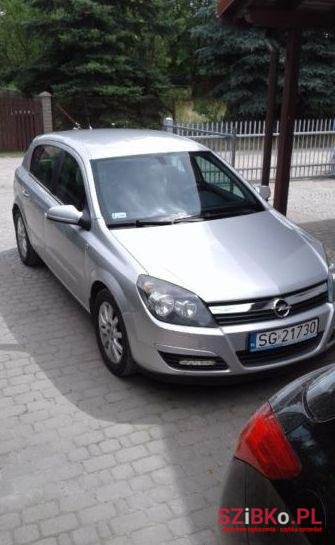 2005' Opel Astra photo #2