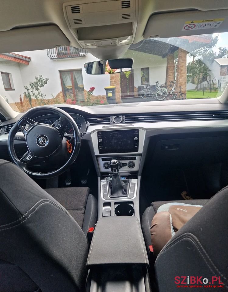 2019' Volkswagen Passat photo #3