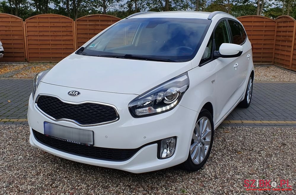 2015' Kia Carens photo #2